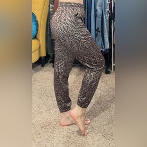NWOT-Soft joggers with back pocket